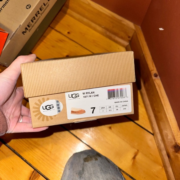 Ugg slipper shoe - Picture 3 of 3